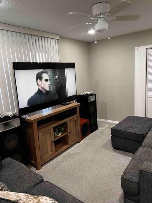 2 Bedroom Luxury Home.. Wooden Floors And Ceilings ดัลลัส ภายนอก รูปภาพ