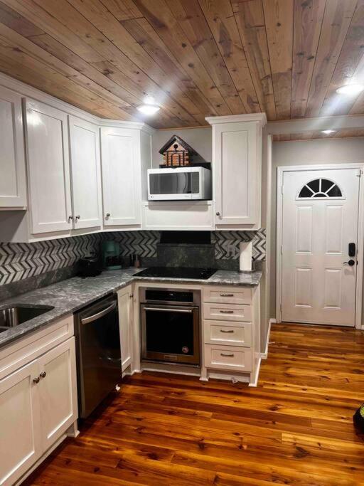 2 Bedroom Luxury Home.. Wooden Floors And Ceilings ดัลลัส ภายนอก รูปภาพ